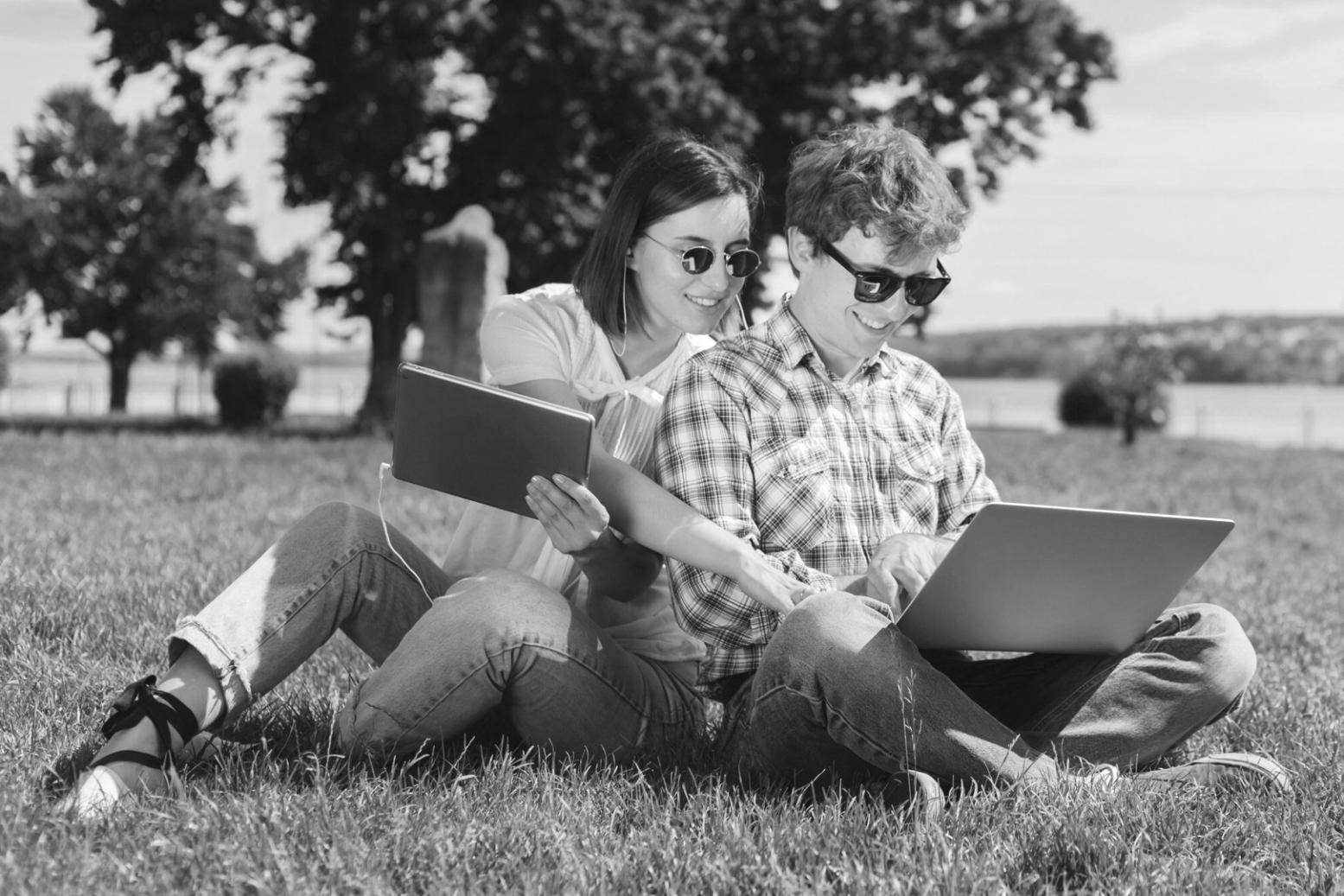 Espace d'apprentissage moderne avec équipement financier et outils pédagogiques